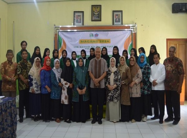PEMBUKAAN MAGANG UIN SATU TULUNGAGUNG DI SMAN 1 KARANGAN