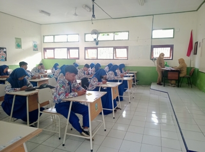 TERUS SEMANGAT DALAM BERJUANG MENEMPUH UJIAN &rdquo;PENILAIAN AKHIR TAHUN BERBASIS KOMPUTER DAN SMARTPHON (PAT-BKS)&rdquo; SISWA-SISWI KELAS X-XI SMAN 1 KARANGAN TRENGGALEK