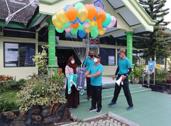 UPACARA PEMBUKAAN CLASS MEETING SEMESTER GENAP TAHUN PELAJARAN 2021/2022