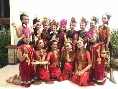 SMANESKA TRENGGALEK SUKSES TAMPILKAN TARI NUSANTARA