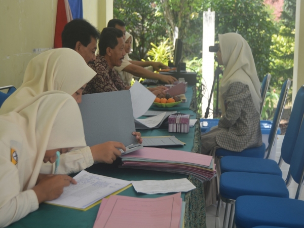 LAYANAN PEREKAMAN DATA E-KTP BAGI SISWA-SISWI SMANESKA