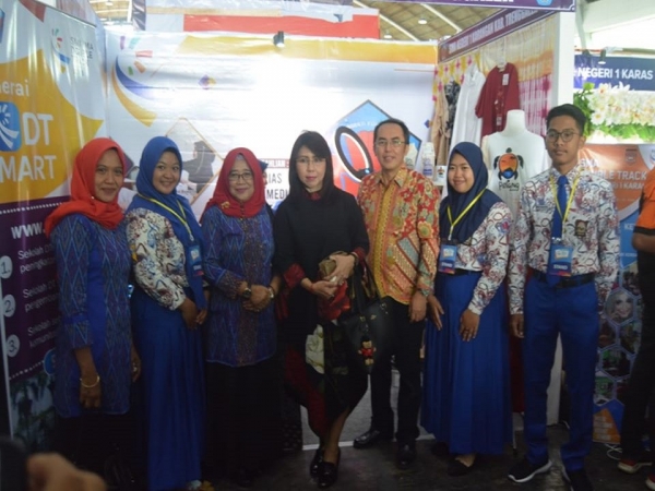"FESTIVAL SMA DOUBLE TRACK TAHUN 2019" di SURABAYA
