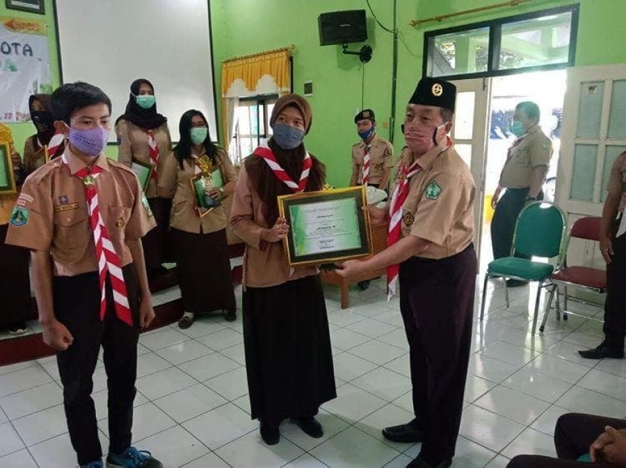 SMANESKA TRENGGALEK RAIH “JUARA 2 LOMBA MENGAMBAR” HUT KE-35