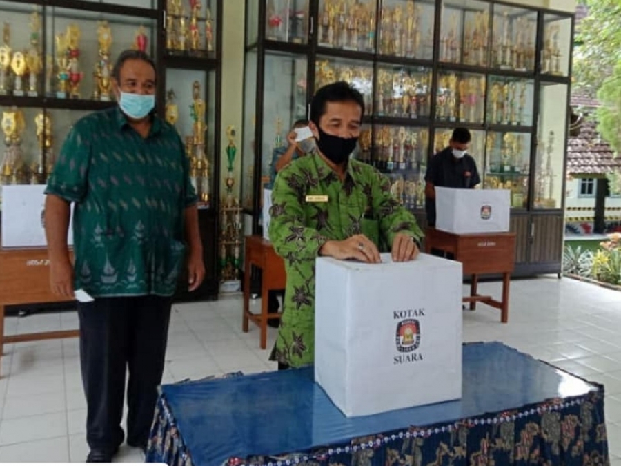 PELAKSANAAN PEMILIHAN CALON KETUA OSIS DAN WAKIL KETUA OSIS