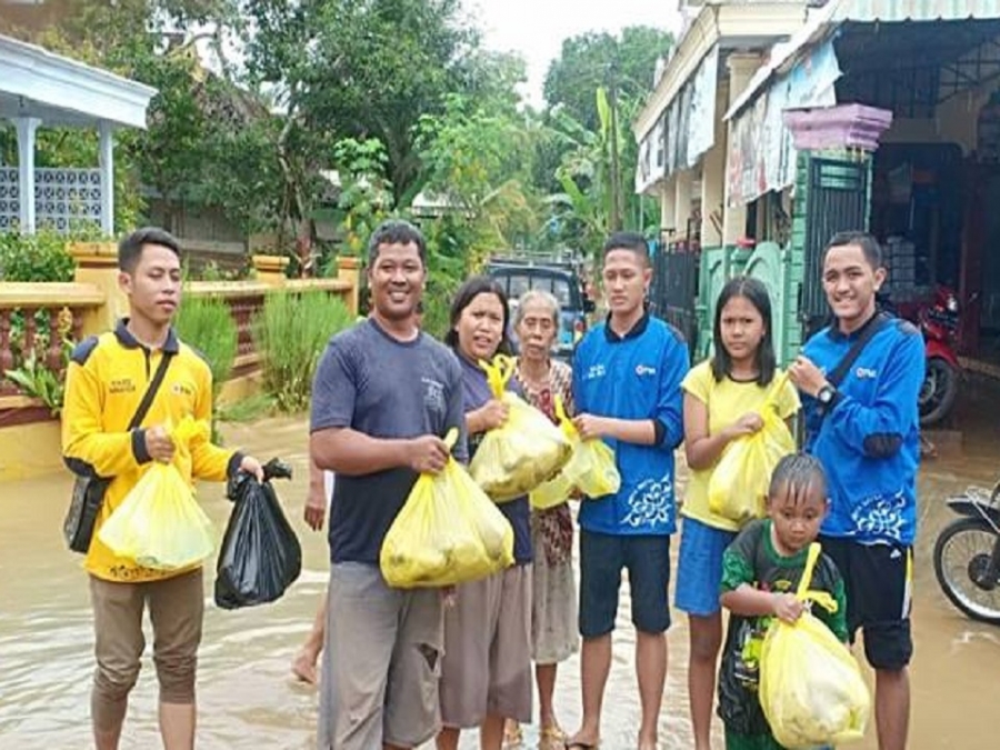 “ANGGOTA DAN PEMBINA PMR WIRA 03.03 ARYA SATYA SMAN 1 KARANGAN