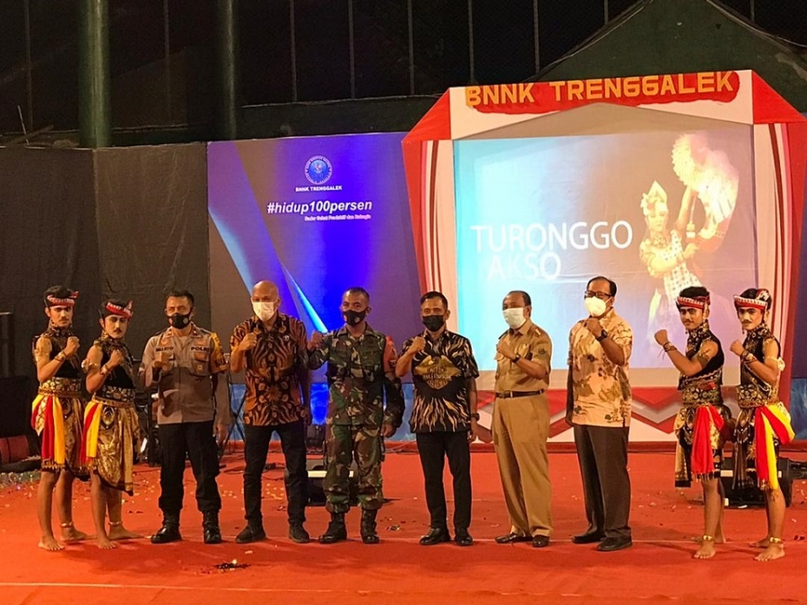 PIAGAM PENGHARGAAN” DARI KEPALA BNN PROVINSI JAWA TIMUR