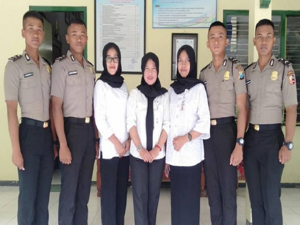 4 ALUMNI SMAN 1 KARANGAN TRENGGALEK BERSILATUROHIM