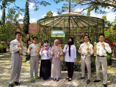 6 PIALA HASIL FLS2N TINGKAT KABUPATEN TRENGGALEK 2020