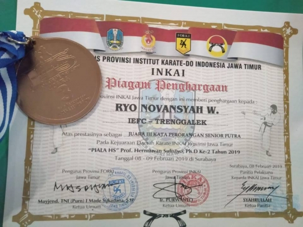 "JUARA III KATA PERORANGAN SENIOR PUTRA"