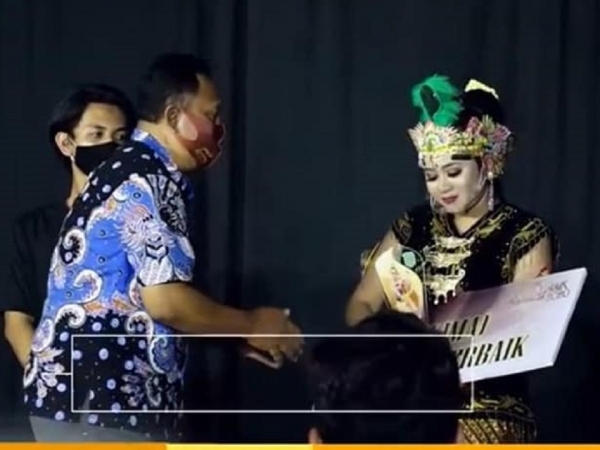 ESKUL PPST NGESTI LARAS BUDAYA SMANESKA RAIH "5 PENYAJI TERBAIK"