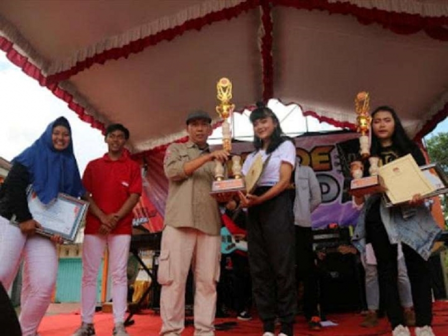 GROUP DANCE PPST SMANESKA TERIMA &ldquo;PIALA, PIAGAM DAN HADIAH