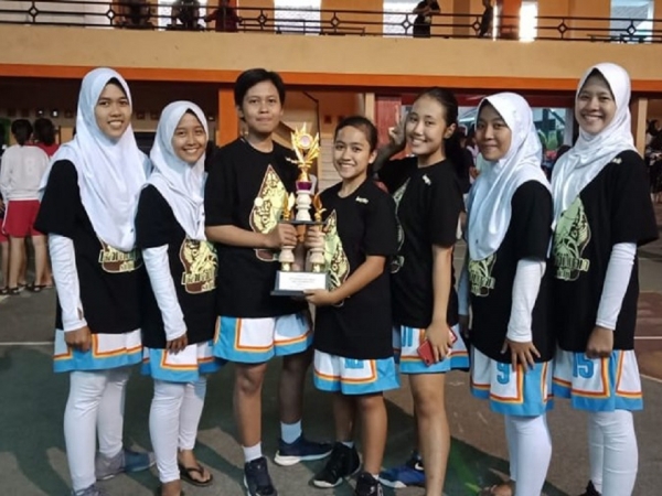 Tim Bola Basket Putra & Putri SMANESKA Raih Juara (3 & 2)