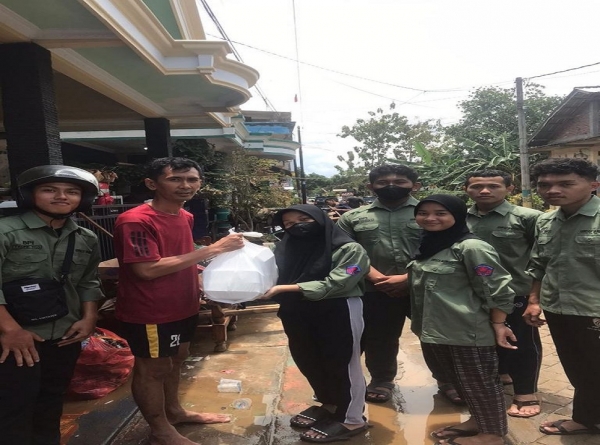 TIM ADIWIYATA SMAN 1 KARANGAN LAKUKAN BAKTI SOSIAL