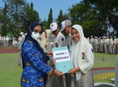 KELAS XII MIPA 3 SMANESKA MERAIH JUARA 1 LOMBA MEMASAK