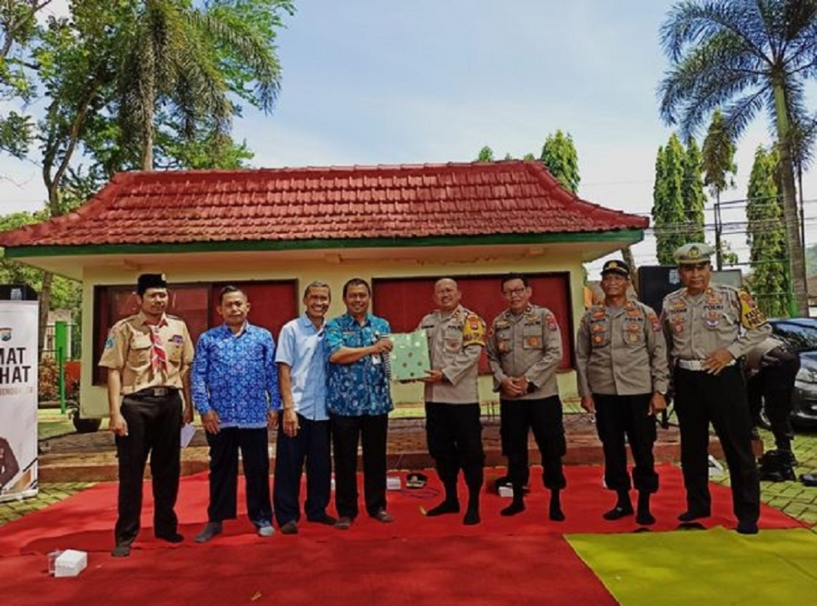 NGROBROL ASYIK POLISI BERSAMA GURU DAN SISWA SMAN 1 KARANGAN