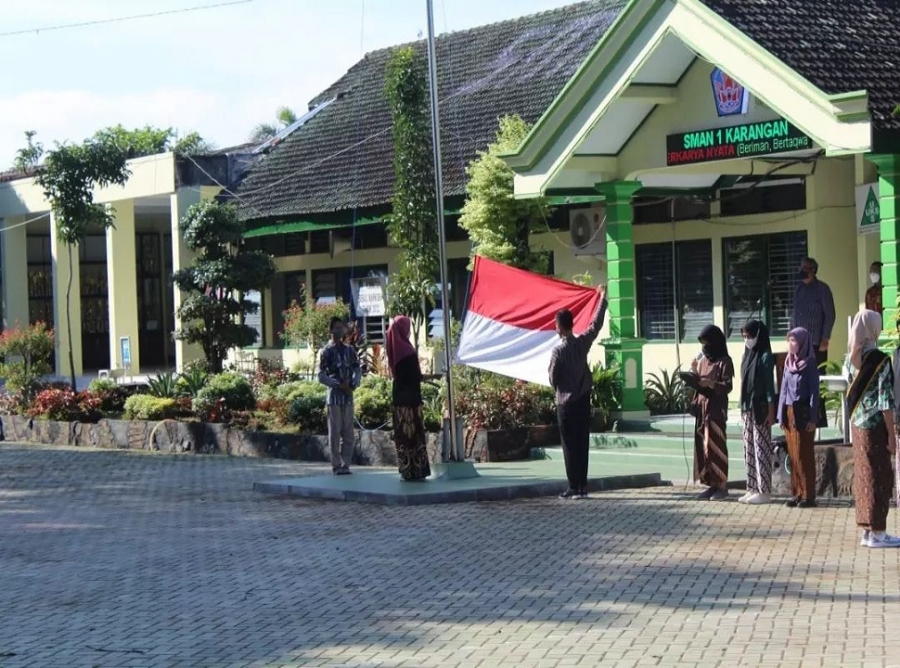 UPACARA BENDERA DALAM RANGKA MEMPERINGATI HARI PENDIDIKAN NASIONAL TAHUN 2022