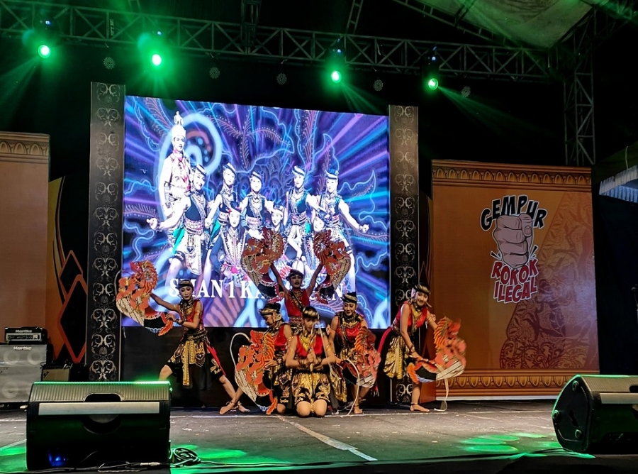 PENARI SMANESKA TAMPIL APIK DALAM ACARA GEBYAR BUDAYA