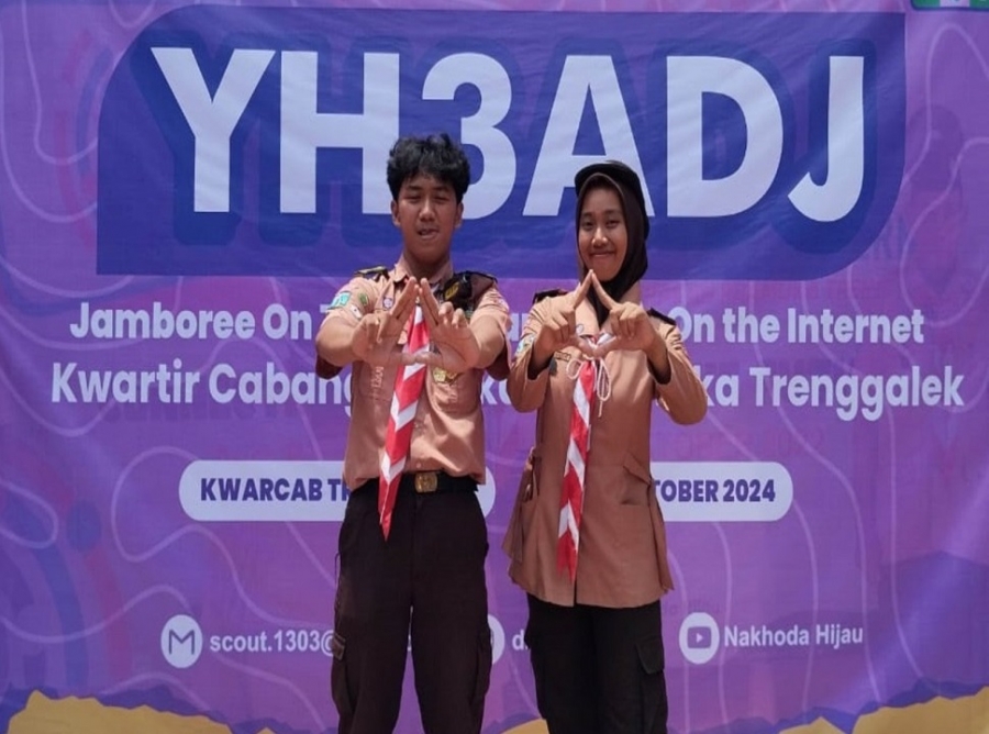 2 ANGGOTA DEWAMADIEN SMAN 1 KARANGAN IKUTI JOTA-JOTI