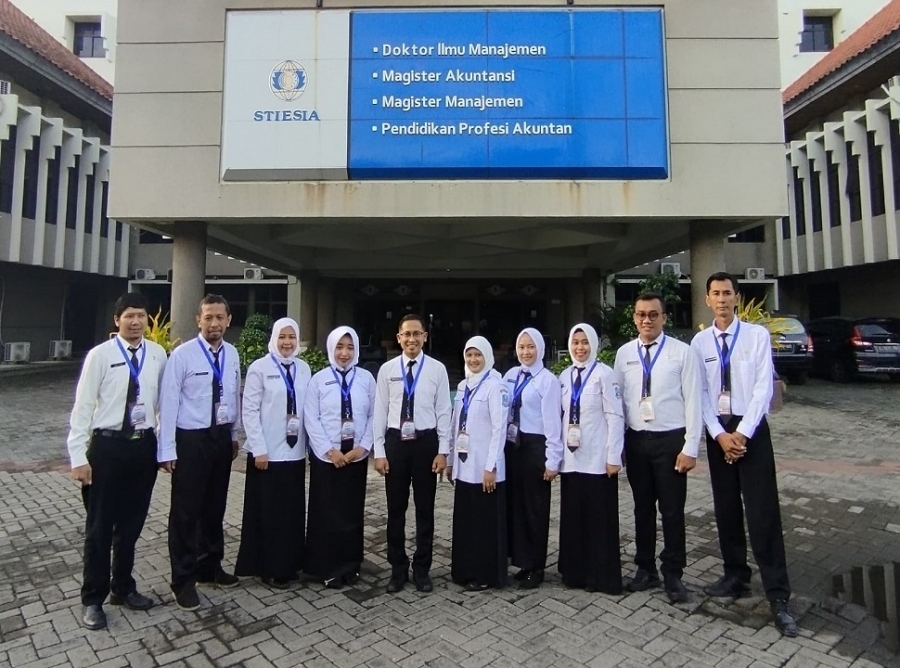 10 GURU PPPK SMANESKA IKUTI ORIENTASI DI SURABAYA