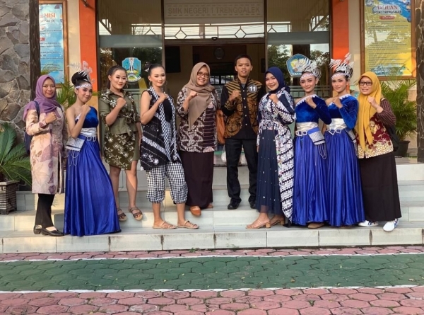 NABIL ARGESWARA RAIH JUARA 3 LOMBA MENYANYI