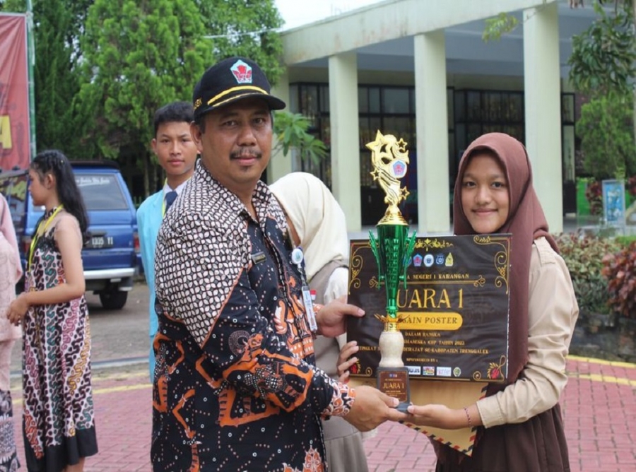 DANNES VALLIAN L. SMPN 3 PULE JUARA 1 DESAIN POSTER SMANESKA CUP 2023