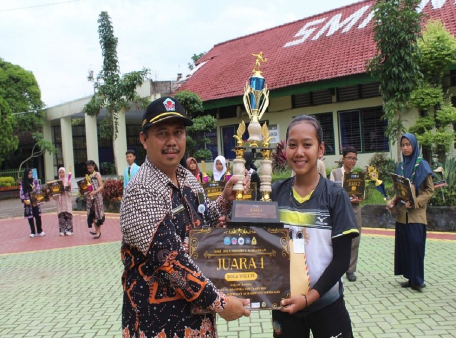 SMP NEGERI 1 MUNJUNGAN JUARA SATU VOLEY PUTRI SMANESKA CUP 2023
