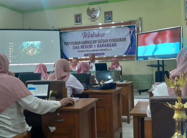 WORKSHOP PENYUSUNAN KURIKULUM SMAN 1 KARANGAN