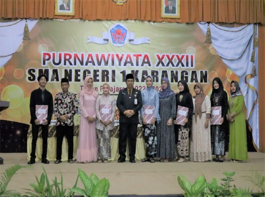 6 LULUSAN SISWA BERPRESTASI SMANESKA TAHUN AJARAN 2022/2023