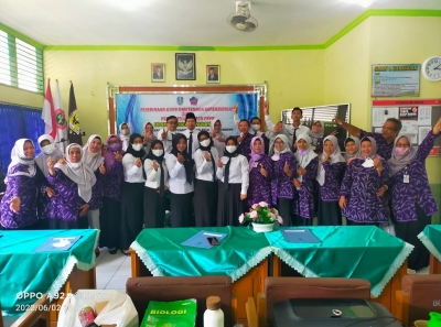 9 GURU SMAN 1 KARANGAN TRENGGALEK TELAH MENERIMA &ldquo;SK ASN PPPK&rdquo; YANG DISERAHKAN OLEH KEPALA CABDIN PENDIDIKAN WILAYAH TULUNGAGUNG-TRENGGALEK