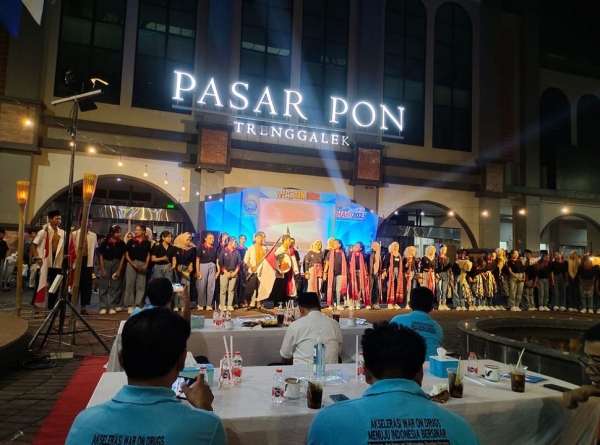 TAMPILKAN TARI PERINGATAN HARI ANTI NARKOTIKA INTERNASIONAL