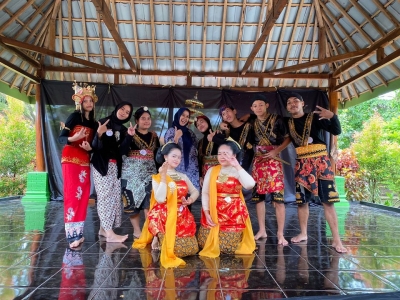 SMANESKA GELAR TAMPILAN KETOPRAK&amp;LUDRUK SAAT PRAKTIK