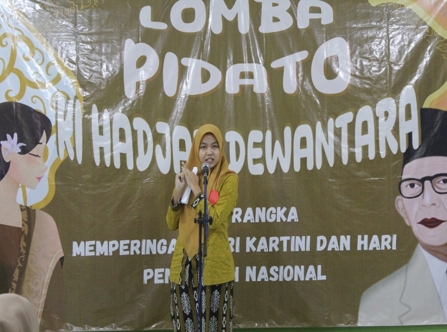 OSIS SMANESKA GELAR BERBAGAI LOMBA HARI KARTINI 2024