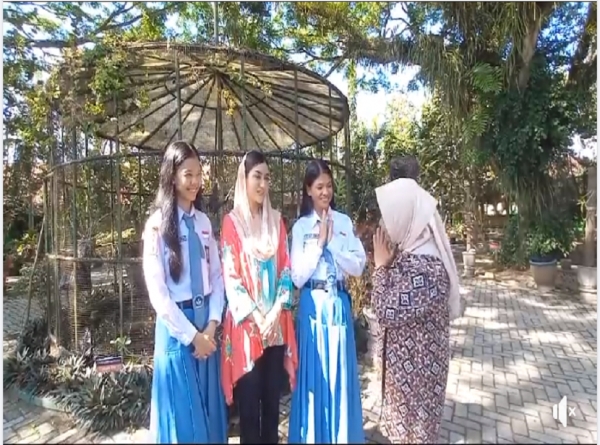 SMANESKA ISTIMEWA TUTUR BUNDA NOVITA BERSAMA TIM  FILM