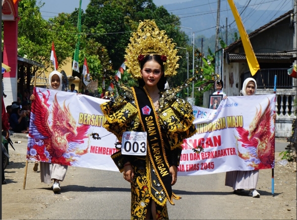 PASUKAN PEMBUKA KARNAFAL KARANGAN DARI SMANESKA 2025