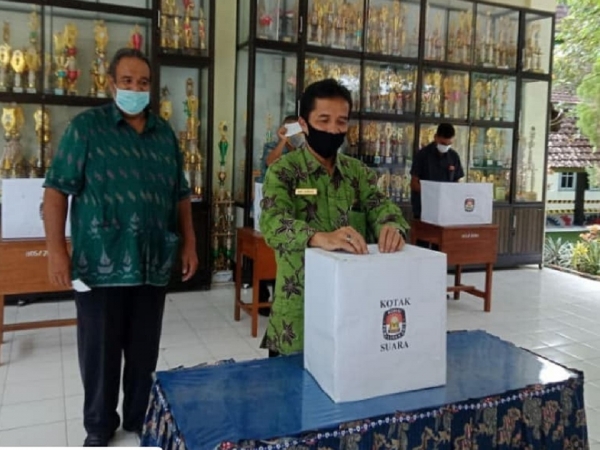 PELAKSANAAN PEMILIHAN CALON KETUA OSIS DAN WAKIL KETUA OSIS