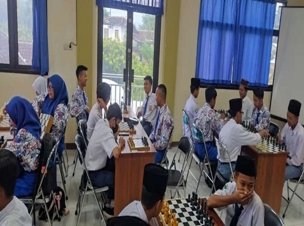 TIM CATUR PUTRA SMAN 1 KARANGAN BORONG PIALA KEMENANGAN