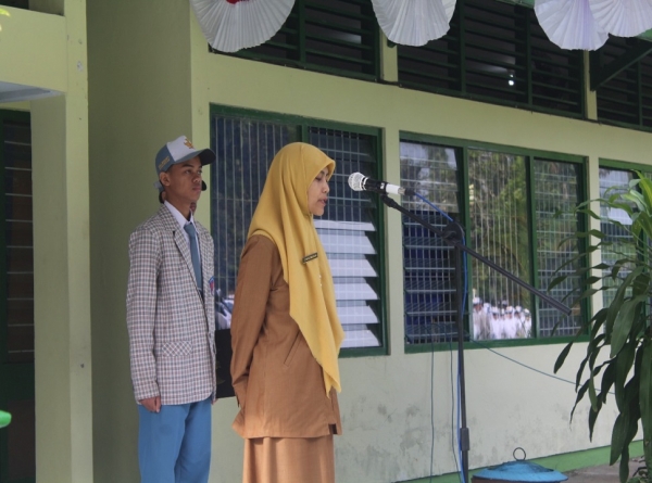 PESAN IBU SITI MUTMAINAH S.PD PEMBINA UPACARA HARI SENIN