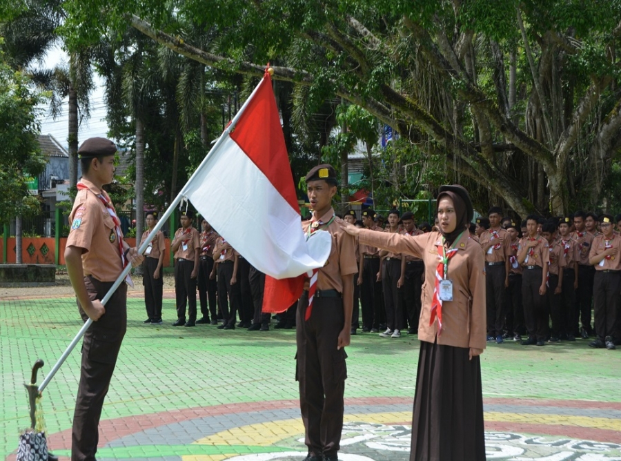 307 ANGGOTA PRAMUKA SMAN 1 KARANGAN DILANTIK BANTARA