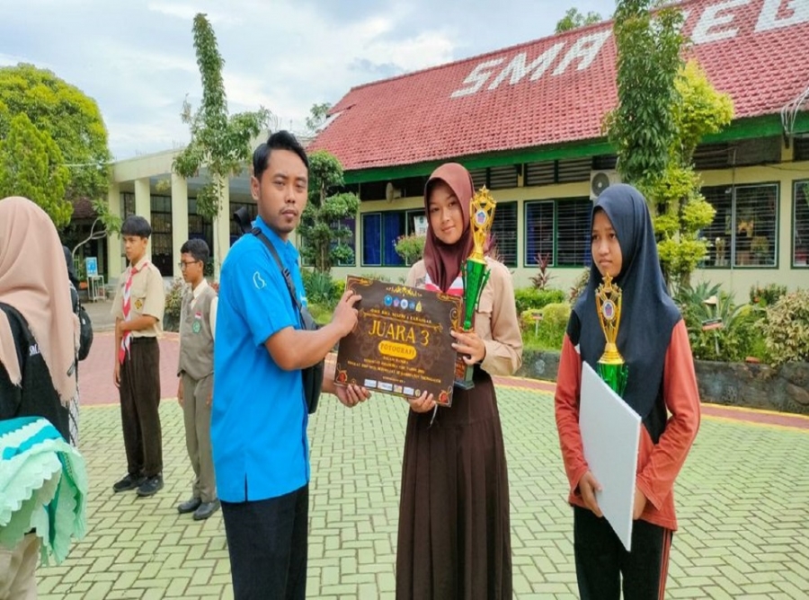 BELA JUJUR I. MTSN 1 TRENGGALEK JUARA 1 FOTOGRAFI SMANESKA CUP