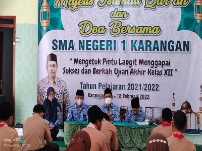 Acara Khotmil Quran SMAN 1 Karangan berjalan dengan lancar.