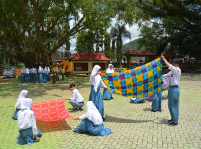 HASIL KARYA BATIK CELUP IKAT/BATIK SIBORI SISWA/I SMAN 1 KARANGAN