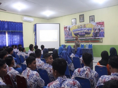 SOSIALISASI PENERIMAAN ANGGOTA POLRI DI SMAN 1 KARANGAN