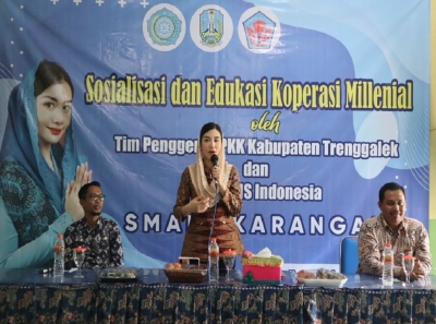 SOSIALISASI DAN EDUKASI KOPERASI MILLENIAL DI SMAN 1 KARANGAN