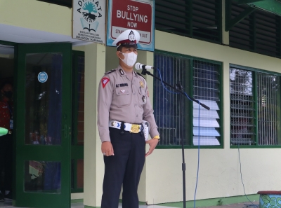 POLRES Trenggalek Bekali Siswa SMANESKA Wawasan Lalu Lintas