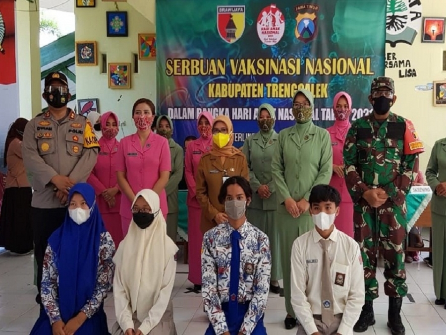 GIAT SERBUAN VAKSINASI KODIM 0806 TRENGGALEK