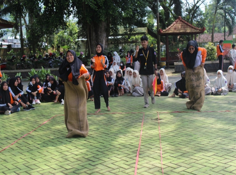 HARI KEDUA CLASSMEET SMANESKA SEMESTER GANJIL