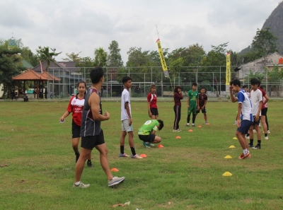 SISWA/I SMANESKA IKUTI SOSIALISASI DAN PELATIHAN OLAHRAGA RUGBY