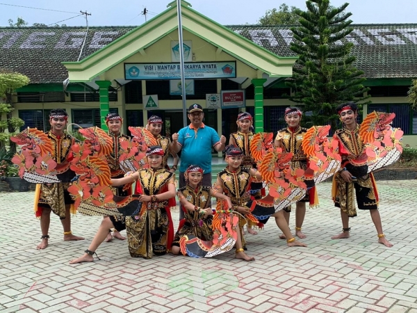 ESKUL PPST "NGESTI LARAS BUDAYA SMANESKA" TAMPIL APIK DI UPACARA PEMBUKAAN SMANESKA CUP 2022