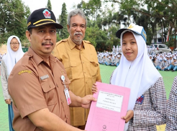 PENERIMA REWARD JUARA PARALEL KELAS X SEMESTER GENAP 2022/2023