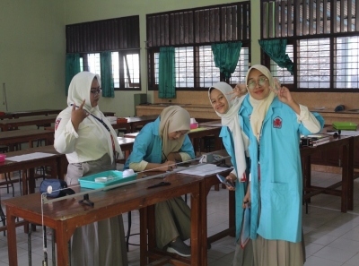 SMANESKA GELAR (PSAJ) PRAKTIK UNTUL SISWA/I KELAS XII